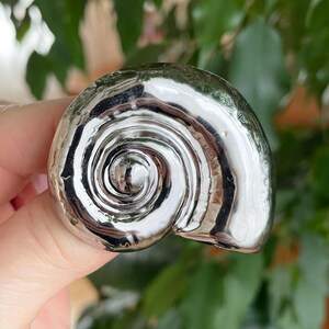 Silverfärgad skulptural brosch, abstrakt nål i rostfritt stål