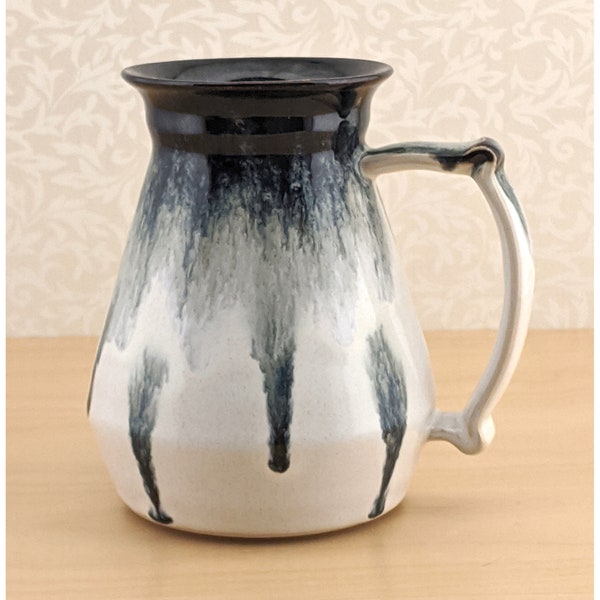 Tanquedes de cerámica de 16oz con esmaltes blancos y negros, hechos a mano por Jason Hooper Pottery