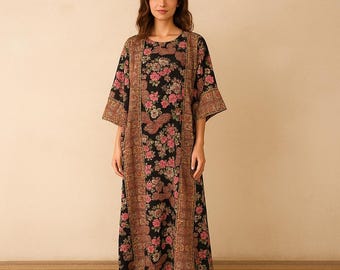 VTG S/M 70s Handmade Muumuu Dress With Poinsettias/muumuu Kaftan/retro 70s House Dress/christmas Dress/hawaii Muumuu House Dress/granny Chic