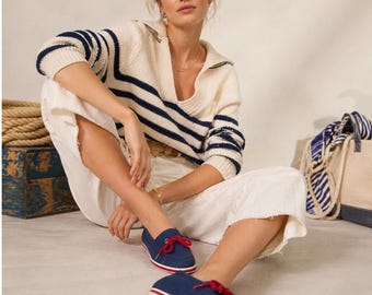 Mocasines planos de lona azul marino estilo náutico de la marca Vintage Grasshoppers, talla 7.5, con encaje rojo.