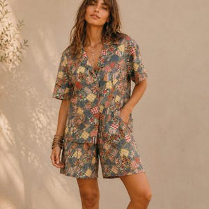 Vintage tweedelige set boho loungeshort met patchworkprint uit de jaren 70