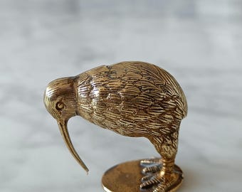 Estatueta vintage de kiwi em latão, ornamento pesado em metal fundido da Nova Zelândia, miniatura de 4 cm.