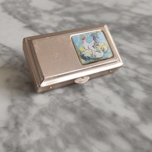 Unique Vintage Retro Ladies Gillette " Rubie" Razor with Moving Chicken Picture on Compact Case