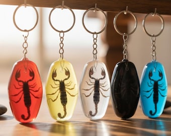 Colgante de resina de escorpión auténtico: llavero de insecto único, hecho a mano