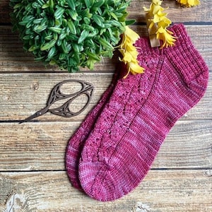 KNITTING PATTERN - The Ripple Effect Socks Knitting Pattern, Knit Sock Pattern, Sock Pattern, Knitted Socks, Sock Tutorial