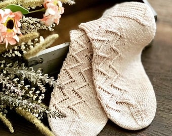 KNITTING PATTERN - Zig Zag To Fall Socks Knitting Pattern, Knit Sock Pattern, Sock Pattern, Knitted Sock, Fall Knitting, Friend Gift