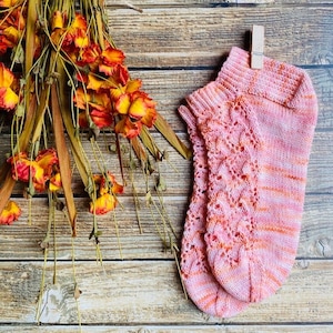 KNITTING PATTERN - The Traveling Vine Shorty Sock, Knit Sock Pattern, Sock Pattern, Knitted Sock