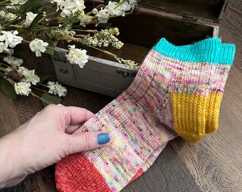 KNITTING PATTERN - The Lea Socks Knitting Pattern, Sock Pattern, Knitted Sock, Cuff Down Sock Pattern, Friend Gift, Knitting Accessory