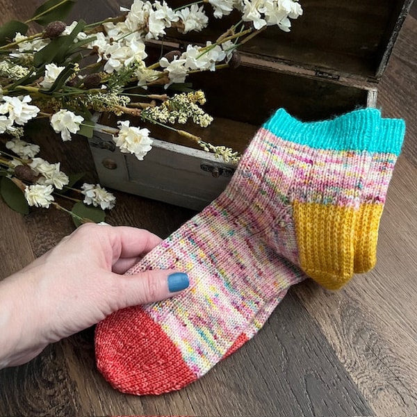 KNITTING PATTERN - The Lea Socks Knitting Pattern, Sock Pattern, Knitted Sock, Cuff Down Sock Pattern, Friend Gift, Knitting Accessory