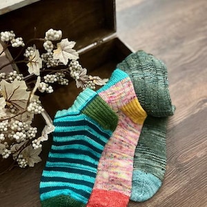 KNITTING PATTERN - Simple Classic Sock Set, Sock Knitting Pattern, Sock Pattern, Top Down Sock, Shortie Sock, Easy Sock Pattern
