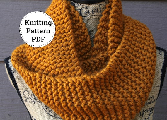 Easy knitted cowl pattern