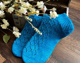 KNITTING PATTERN - Feeling Like a Diamond Shorty Sock, Knit Sock Pattern, Sock Pattern, Knitted Sock, Cuff Down Sock Pattern