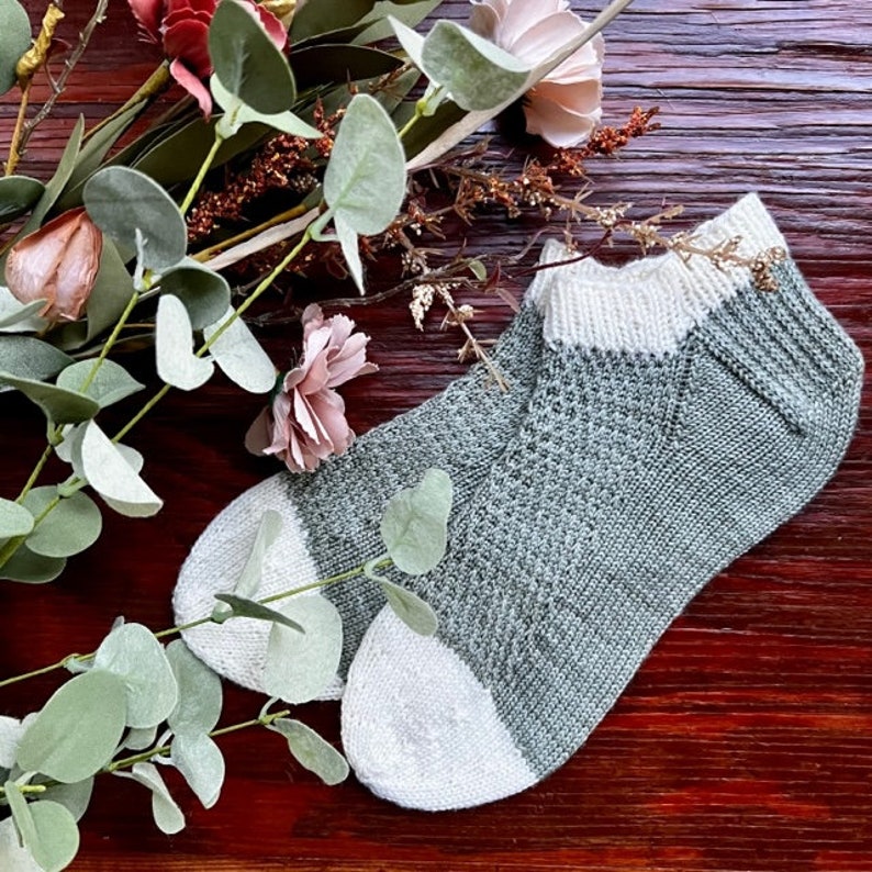 KNITTING PATTERN The Laurel Socks Knitting Pattern, Knit Sock Pattern, Sock Pattern, Knitted Sock, Cuff Down Sock Pattern, Friend Gift image 2