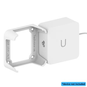 Puede incluir: Un dispositivo blanco Unifi USW Lite 8 con un soporte de montaje. El dispositivo tiene forma cuadrada con un logotipo 'U'. El soporte tiene el texto 'Techvizor.se' y 'Unifi USW Lite 8'. El texto '*device not included' está en la parte inferior.