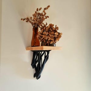 Mensola Entangel, moderna stampata in 3D con mensola in legno AL