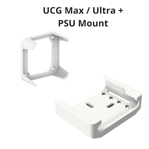 Op de afbeelding: Een witte UCG Max / Ultra + PSU-houder bestaande uit twee afzonderlijke kunststof onderdelen. Het ene onderdeel is een vierkant frame met vier schroefgaten en het andere is een rechthoekige beugel met sleufopeningen voor bevestigingsmateriaal.