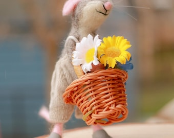 Ratón de fieltro con aguja: regalo de primavera, decoración rústica, miniatura coleccionable de arte en lana.