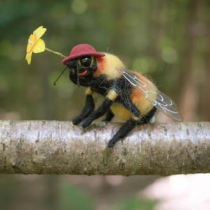 Needle Felted Animals, Bee Gift, Bee Decor, Felt Animal Art, Miniature Collectible OOAK Doll, Gift for Friend