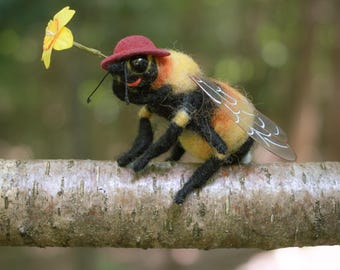 Naaldvilten bij: miniatuur wollen dierenkunstpop