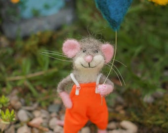 Needle Felted Mouse: Mouse with Heart, Gift for Friend, Cute Birthday Gift