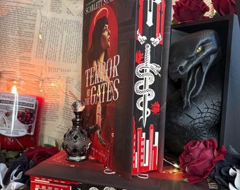 Terror at the Gates (UK-Hardcover) – individuell handbemalte Buchschnitte | Düstere Liebesromane