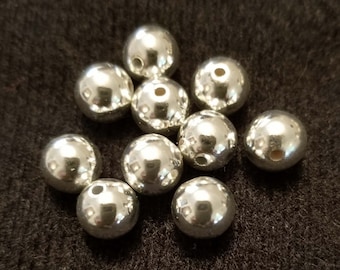 8mm.. 38pcs. Silver Round Plastic Vacuum Plated Acrylic Spacer Beads.  .5mm hole.  001801