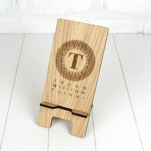 Personalised Phone stand - Electronic Stand - Wooden Mobile Phone Stand - Initial personalisation & full name in a Wreath design