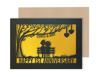 Carte d'anniversaire de mariage personnalisée pour premier anniversaire de mariage, découpée dans du papier. Célébrez votre 1er anniversaire de mariage Paper