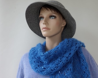 Bufanda de mohair con lentejuelas de ganchillo, bufanda azul real, bufanda de encaje de ganchillo, bufandas de mujer, regalo para ella, regalo para la mejor amiga, regalo para mamá, regalo para la abuela