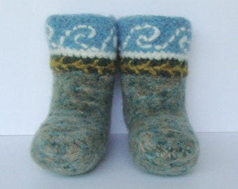 Crochet Booties, Toddler Booties, Non Skid Socks, Woolen Socks, Blue Green Seafarer Slipper Socks, Toddler Gift, Boys 1-2, Girls 2.5 - 3.5