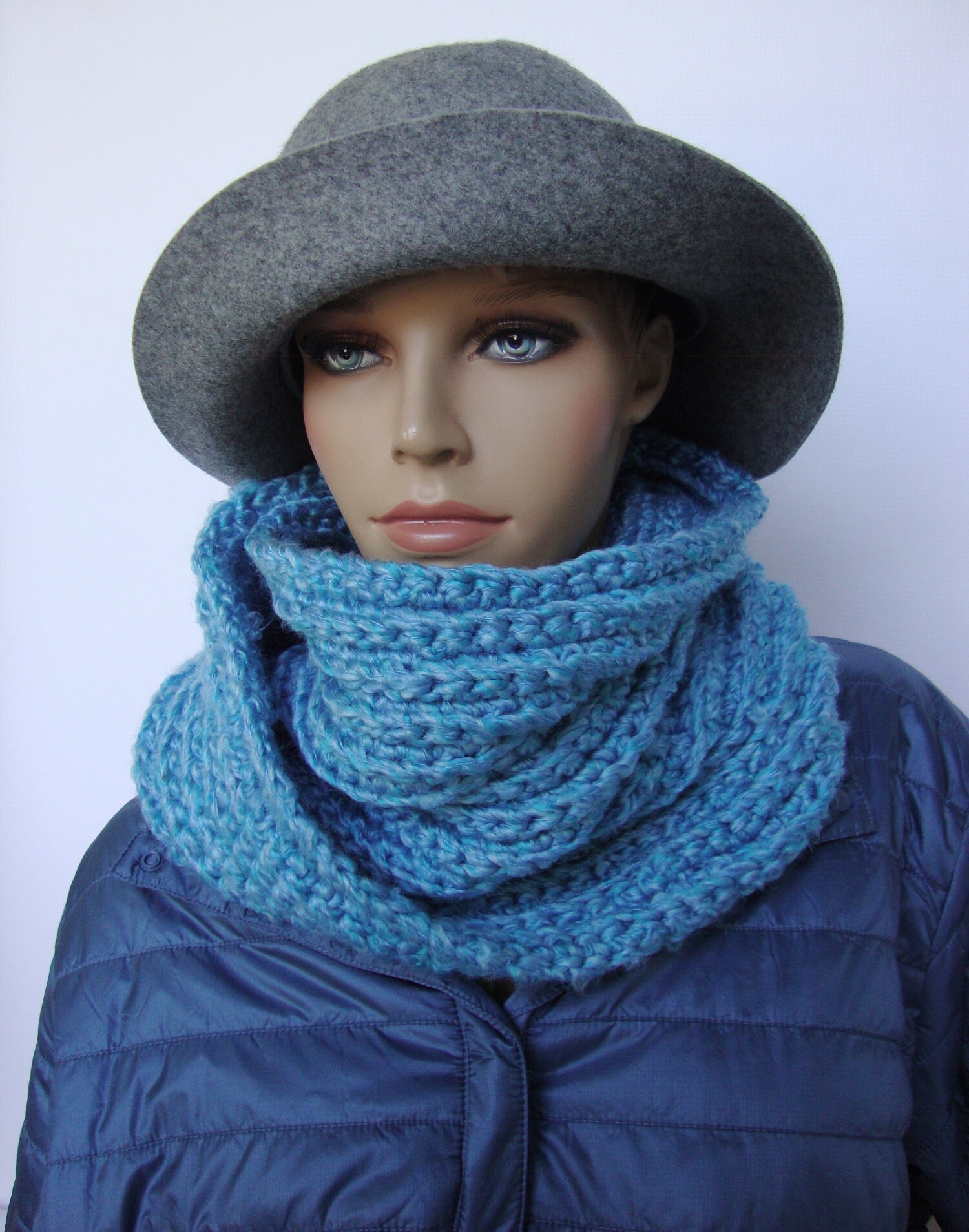 Bufanda Infinity Cowl de ganchillo, Bufanda Snood, Capucha Hood, Aqua Cowl, Aqua Cowl a rayas, Neckwarmer, Snoods para mujeres, Regalo pensando en ti