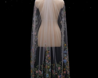 Spring Leaves Edge Bridal Veil, Colorful Flower Full Lace Wedding Veil, Garden Bridal Veil, 1 Tier Short Veil, Wild Flower Fairy Unique Veil