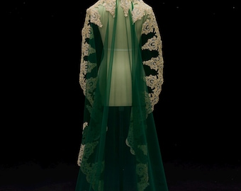 Gouden bruidssluier met kanten rand, groene tule kant bruidssluier, vloer bruidssluier, 1 laag lange sluier, aangepaste unieke mantilla-sluier met kam