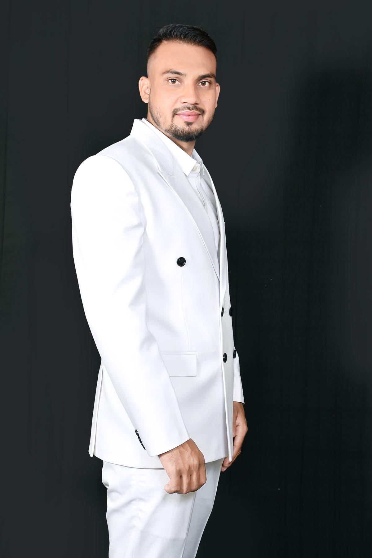 メンズホワイトダブルブレストツーピーススーツ：結婚式、新郎