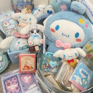 Zestaw upominkowy Cinnamonroll Sanrio Mystery Box Kawaii Surprise Pudełko prezentowe, Słodki pluszak, świąteczne pudełko do pielęgnacji, pudełko upominkowe Beauty Wellness