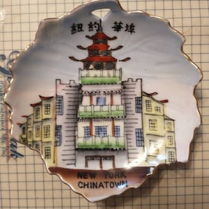 Vintage Chinatown New York Leaf Shape Souvenir Collectible Plate Decorative Collector Travel Vacation Gift