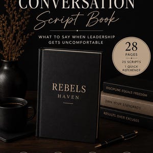 Könnte beinhalten: Ein digitales Produkt mit dem Titel The Difficult Conversation Script Book, das 28 Seiten, 25 Skripte und 1 Schnellreferenz enthält. Der schwarze Bucheinband zeigt den Text Rebels Haven in Gold. Zusätzlicher Text umfasst What to say when leadership gets uncomfortable und Real scripts for real conversations.