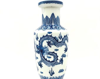 Jarrón chino de porcelana azul y blanca con diseño de dragón de 8 pulgadas
