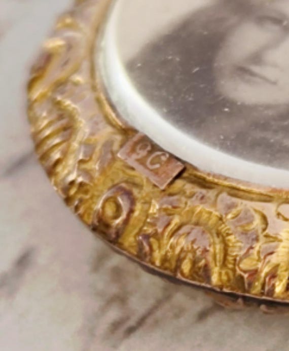 Antique Victorian 9ct Solid Gold Photo Locket wit… - image 6