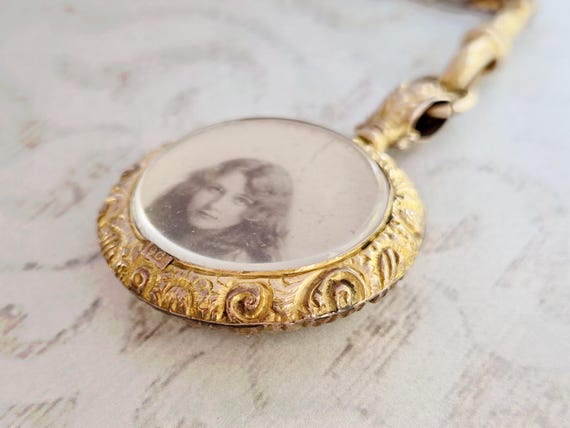 Antique Victorian 9ct Solid Gold Photo Locket wit… - image 2