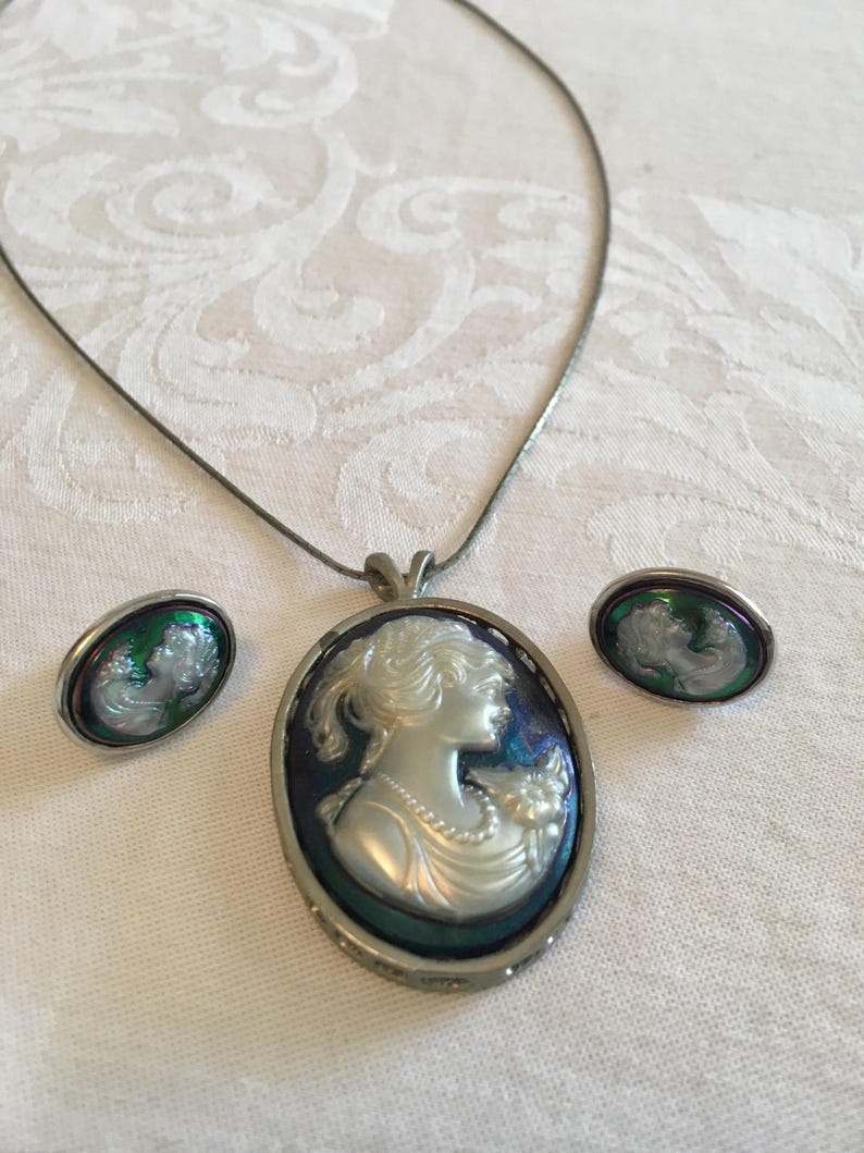 Vintage cameo necklace and earring set blue and white luster white pealized silver finish frame and chain teal blue