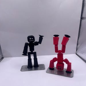 Stickbot-ledad figur med magnetiska händer och fötter