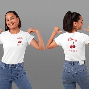 Cherry Delight: Stylisches schweres Baumwoll T-Shirt für Sie, Ihn, Mama, Papa - Geschenkinspiration Cherry Vibe T-Shirt, trendiges Geschenk mit Kirschmotiven