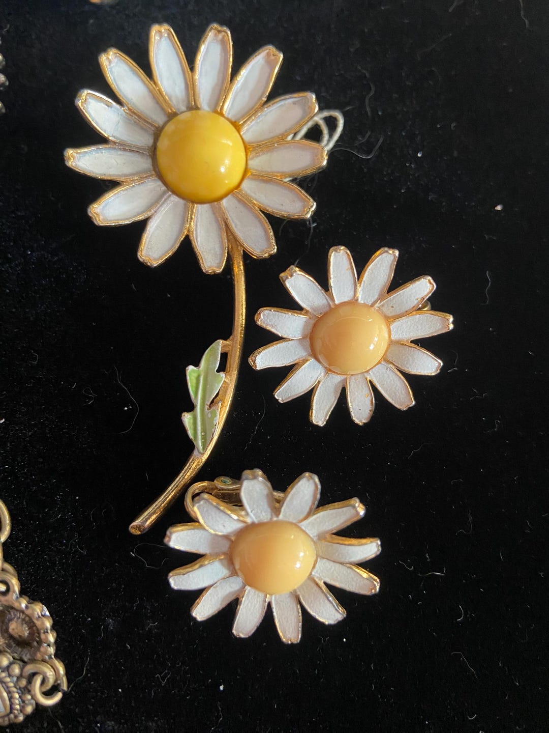 Weiss Daisy Brooch and Earrings Set - Etsy