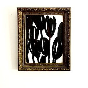 Stampa artistica di tulipano astratto nero: dipinto botanico moderno