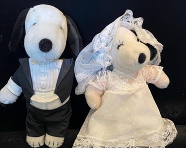 Vintage Snoopy and Belle Wedding Dolls: 1968 Peanuts Collectible