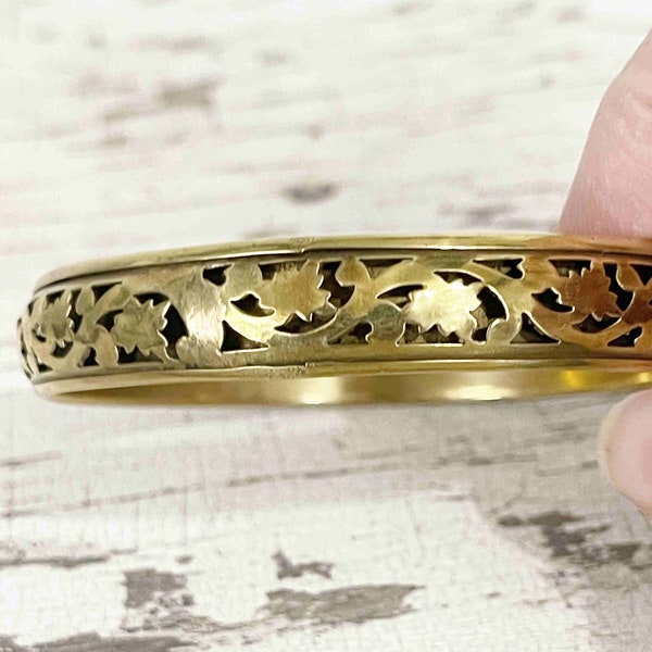 Vintage Brass Filigree Bangle, Gold Metal Bangle Bracelet, Estate Jewelry, Stacking Bracelet,  Collectible Jewelry Women's gift    VB998