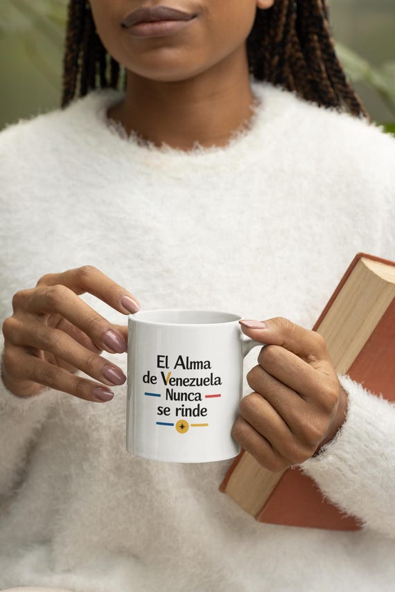El Alma de Venezuela Nunca se rinde Mug | Venezuelan pride, Spanish phrase, flag colors