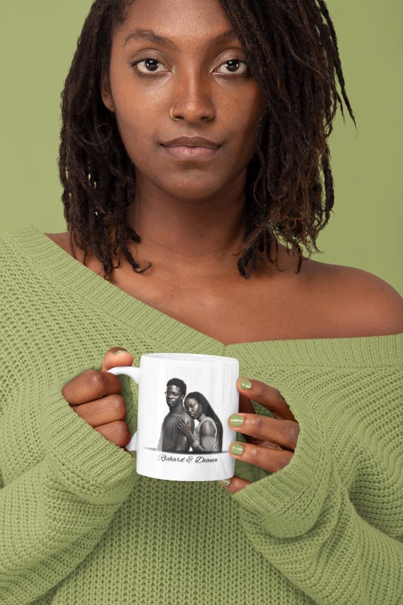 Custom Couples Mug with Names – Romantic Black White Portrait Gift – Personalized Love Story Mug for Anniversary, Wedding or Valentine’s Day