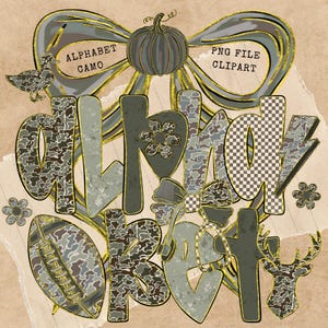 Puede incluir: Un diseño de clipart digital con las palabras "ALPHABET CAMO" y "PNG FILE CLIPART". El diseño incluye letras, un balón de fútbol americano, una calabaza, un lazo, un pato, un ciervo y flores, todo en un patrón de camuflaje con detalles dorados.